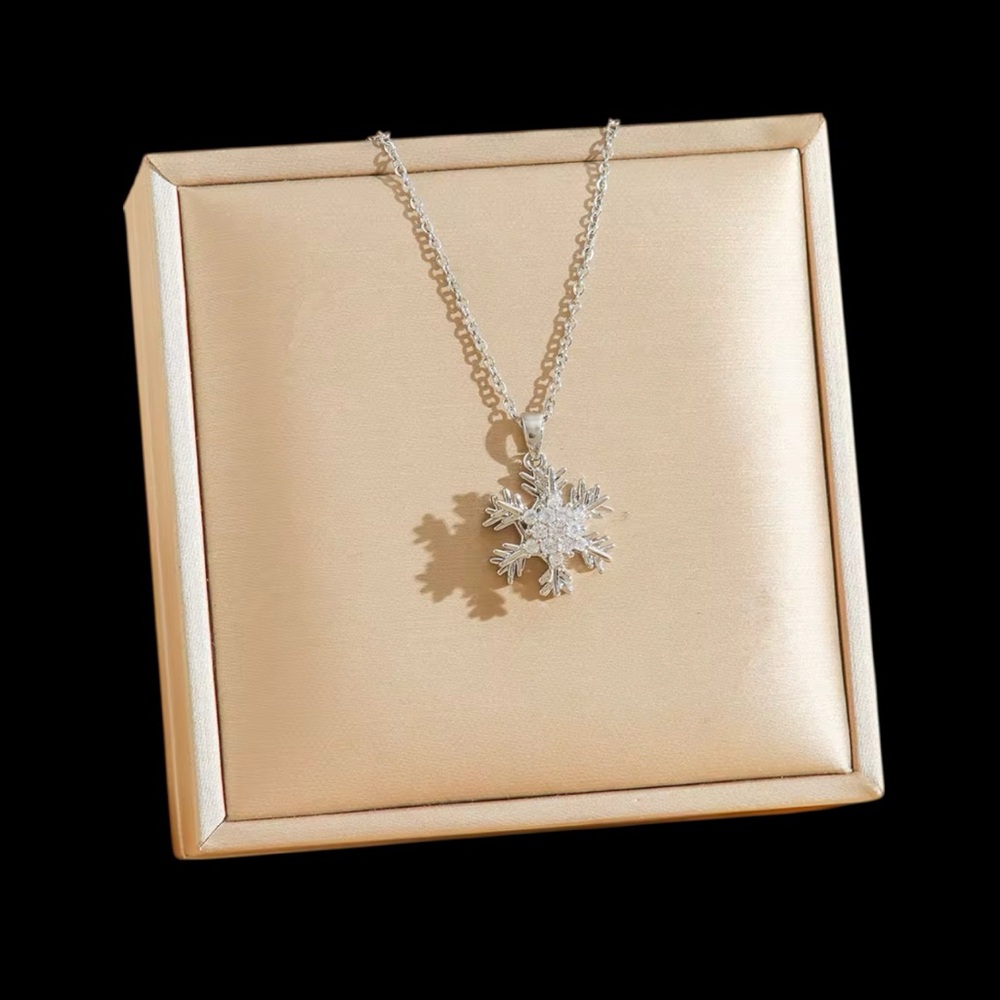 Fashion Jewelry Silver Snowflake Pendant Necklace